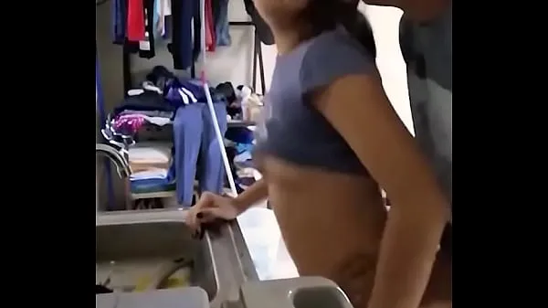 最好的Cute amateur Mexican girl is fucked while doing the dishes功率剪辑器
