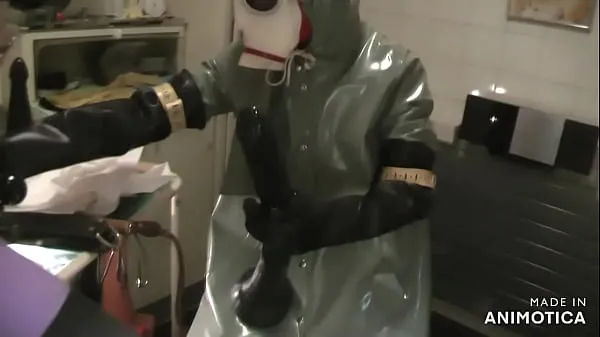 Beste Rubbernurse Agnes - Heavy Rubber green clinic gown with hood and white gasmask - deep pegging with two colonoscope-style dildos - final deep analfisting with thick chemical gloves and cum powerclips