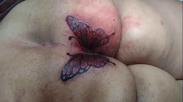 Bästa MARY BUTTERFLY redoing her ass tattoo, husband ALEXANDRE as always filmed everything to show you guys to see and jerk off power Clips