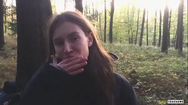 Klip kuasa Young shy Russian girl gives a blowjob in a German forest and swallow sperm in POV (first homemade porn from family archive terbaik