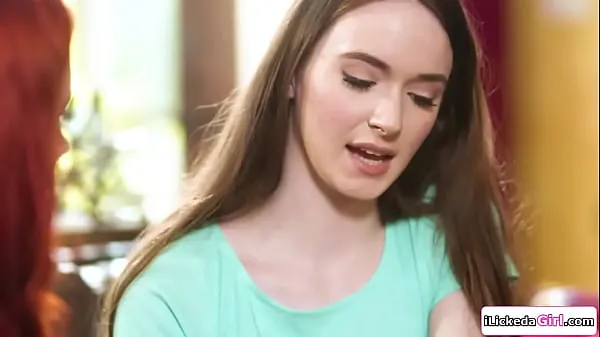 Najlepšia Lesbian teen licks stepmoms hairy pussy napájacích klipov