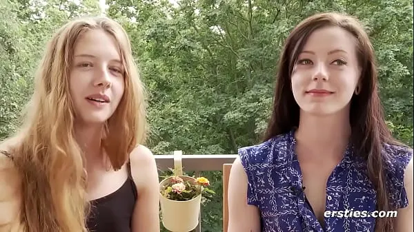 Τα καλύτερα κλιπ τροφοδοσίας Ersties: 21-year-old German girl has her first lesbian experience