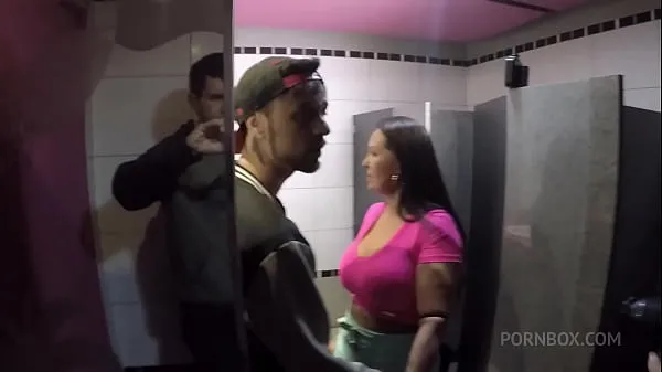 Najlepsze klipy zasilające sex in the party bathroom