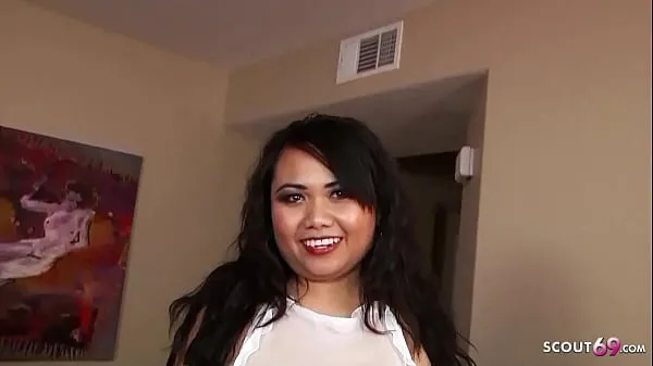 Beste Midget Latina Maid seduce to Rough MMF Threesome Fuck strømklipp