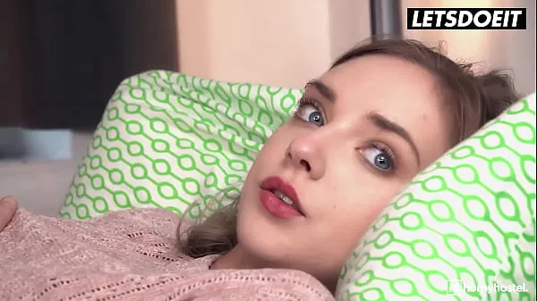 بہترین FREE FULL VIDEO - Skinny Girl (Oxana Chic) Gets Horny And Seduces Big Cock Stranger - HORNY HOSTEL پاور کلپس