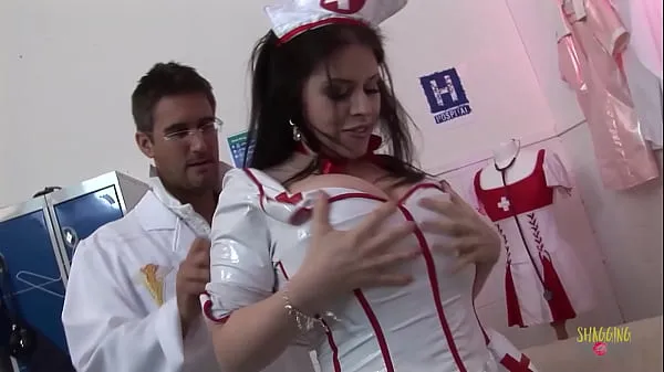 Beste Having a big ass is an issue for the brunette milf who cannot get into her nurse outfit powerclips