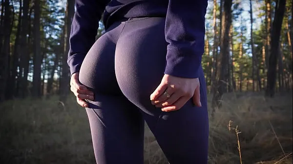 أفضل مقاطع الطاقة Latina Milf In Super Tight Yoga Pants Teasing Her Amazing Ass In The Forest