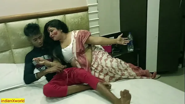 Τα καλύτερα κλιπ τροφοδοσίας Indian Bengali Stepmom First Sex with 18yrs Young Stepson! With Clear Audio