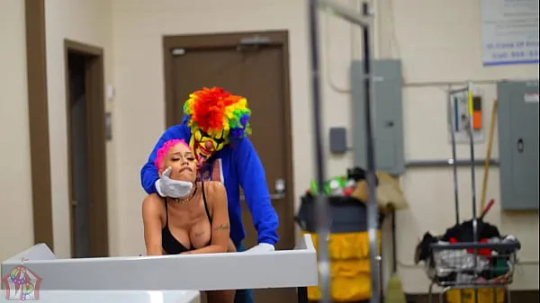 أفضل مقاطع الطاقة Ebony Pornstar Jasamine Banks Gets Fucked In A Busy Laundromat by Gibby The Clown