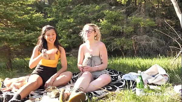 Bästa Ersties: Lesbian Couple Have a Sexy Date Outdoors power Clips