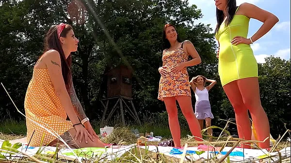 Beste Party Girls Outdoors No Panties and with Lingerie in Miniskirt and Short Sun Dress Try On with Twister Game Play strømklipp