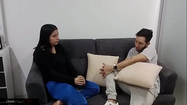 Klip daya The young woman turned out to be very horny, she offers to suck my dick and puts her pussy in my mouth so that she suckles it and penetrates it terbaik