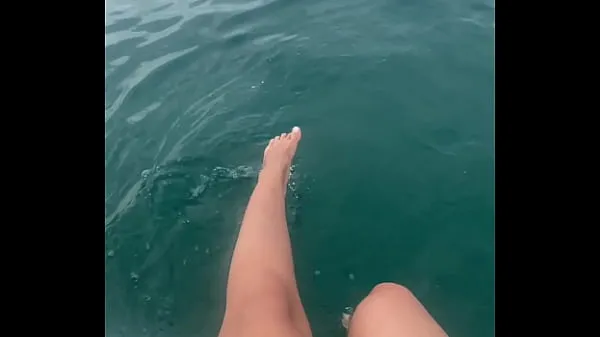 Meilleurs clips de puissance The warm sea water caresses my feet 