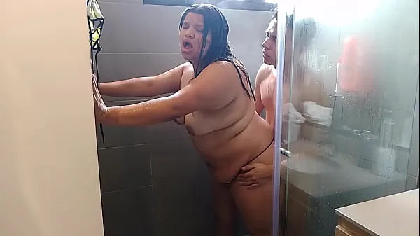 A legjobb He seduces me so he can take a shower with me and take advantage of the fact that I'm naked, he starts touching my pussy and my big ass with his hands until I get horny, what a sexy porn video we recorded as an amateur couple tápklipek