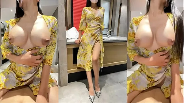 Najlepsze klipy zasilające The "domestic" goddess in yellow shirt, in order to find excitement, goes out to have sex with her boyfriend behind her back! Watch the beginning of the latest video and you can ask her out