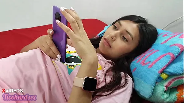Clip sức mạnh I blackmail my stepdaughter so that we can fuck while my wife is not at home, she accepts, she gives me a blowjob but my wife arrives and we don't continue tốt nhất