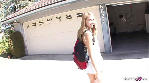 Najlepsze klipy zasilające Pickup for Fuck - Cute College Girl Renae Morgan get Big Dick inside