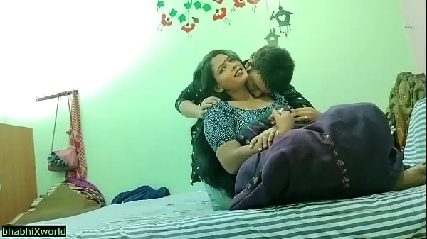 Τα καλύτερα κλιπ τροφοδοσίας New Bengali Wife First Night Sex! With Clear Talking