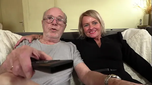 Bästa Blonde posh cougar in group sex while grandpa watches power Clips