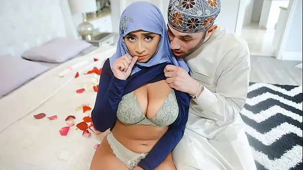 بہترین Arab Husband Trying to Impregnate His Hijab Wife - HijabLust پاور کلپس