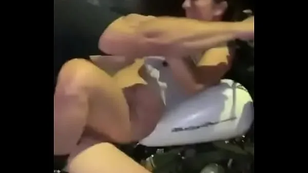 Klip daya Crazy couple having sex on a motorbike - Full Video Visit terbaik