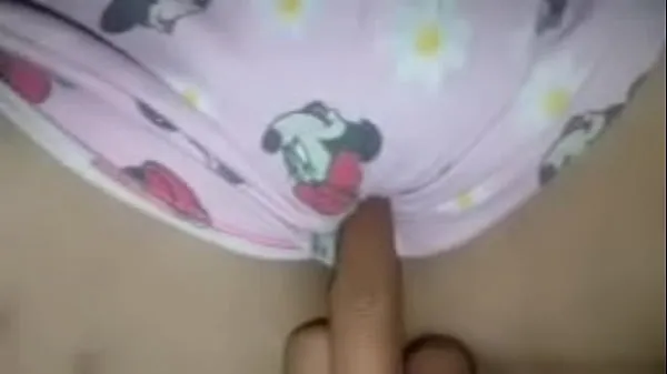 Klip kuasa Spreading the beautiful girl's pussy, giving her a cock to suck until the cum filled her mouth, then still pushing the cock into her clitoris, fucking her pussy with loud moans, making her extremely aroused, she masturbated twice and cummed a lot terbaik