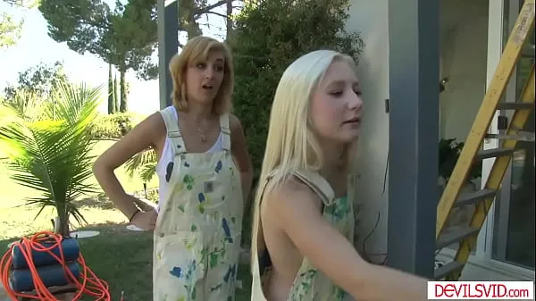 최고의 Lesbian babe gets turned on seeing her blonde bff and cant wait for their work to strips her naked and starts kissing and licking her pussy 파워 클립