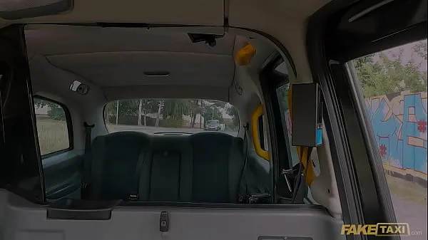 Τα καλύτερα κλιπ τροφοδοσίας Fake Taxi A Beautiful blonde pornstar gives the driver the ride of his life