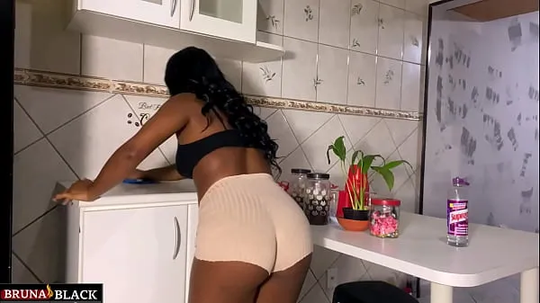أفضل مقاطع الطاقة Hot sex with the pregnant housewife in the kitchen, while she takes care of the cleaning. Complete