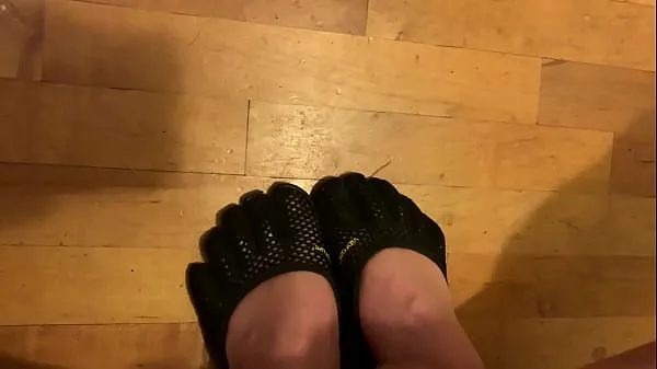 Beste HUGE cumshot on Vibram Five-Fingers shoes strømklipp
