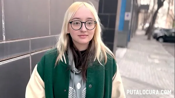 Nejlepší PutaLocura - Torbe catches blonde geek EmeJota and fucks her napájecí klipy