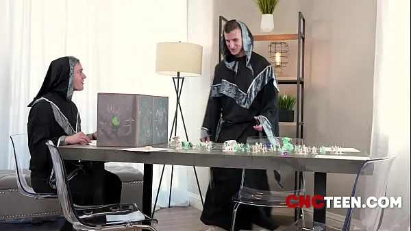 Beste DND Cosplay Anal Freeuse Playing A Board Game strømklipp