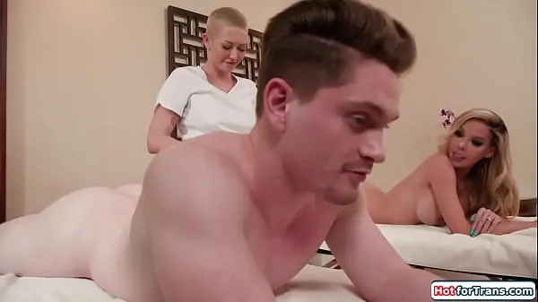Najlepsze klipy zasilające Shemale Brittney Kade and husband get their dicks oiled up to get handjobbed by the busty tgirl and her hubby double pussy fuck her