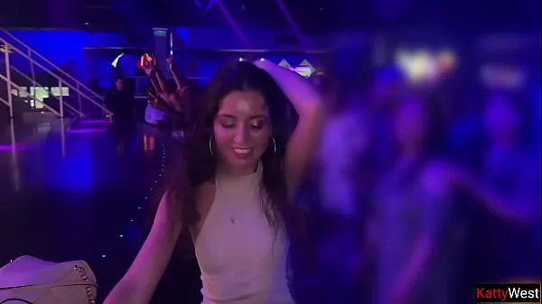 Melhores clipes de energia Fucked cutie in all holes in the toilet of a nightclub