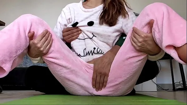 최고의 asian amateur real homemade teasing pussy and small tits fetish in pajamas 파워 클립