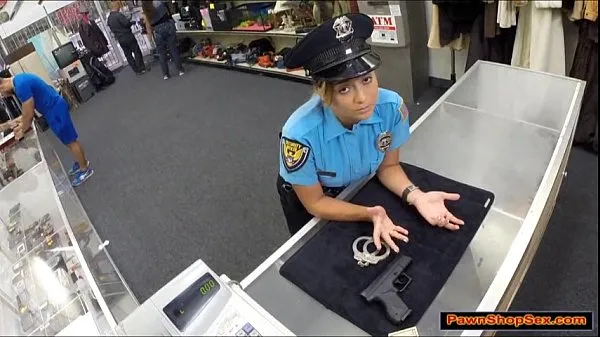 Τα καλύτερα κλιπ τροφοδοσίας Police officer pawns her gun and is fucked